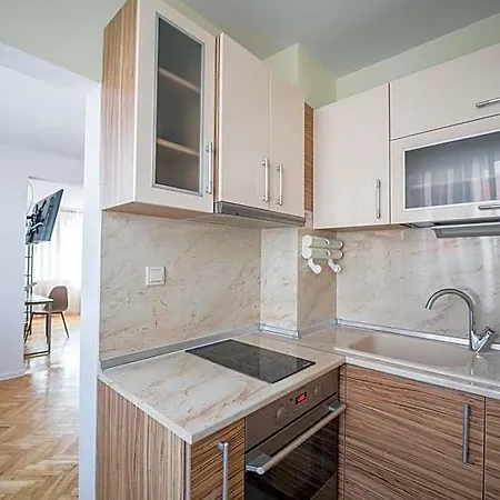 Mistral 3* 네세부르
