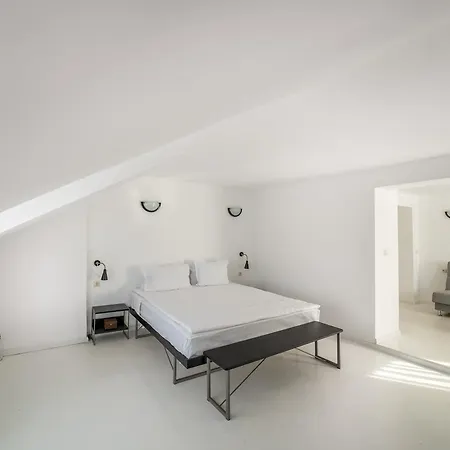 Mistral Hotel 3*