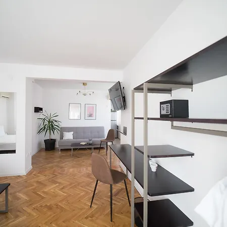 Mistral Hotel 3*