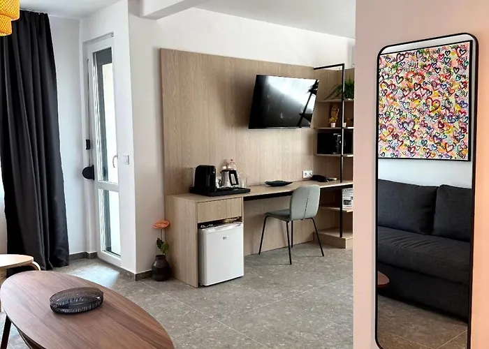 מלון Mistral נסבר